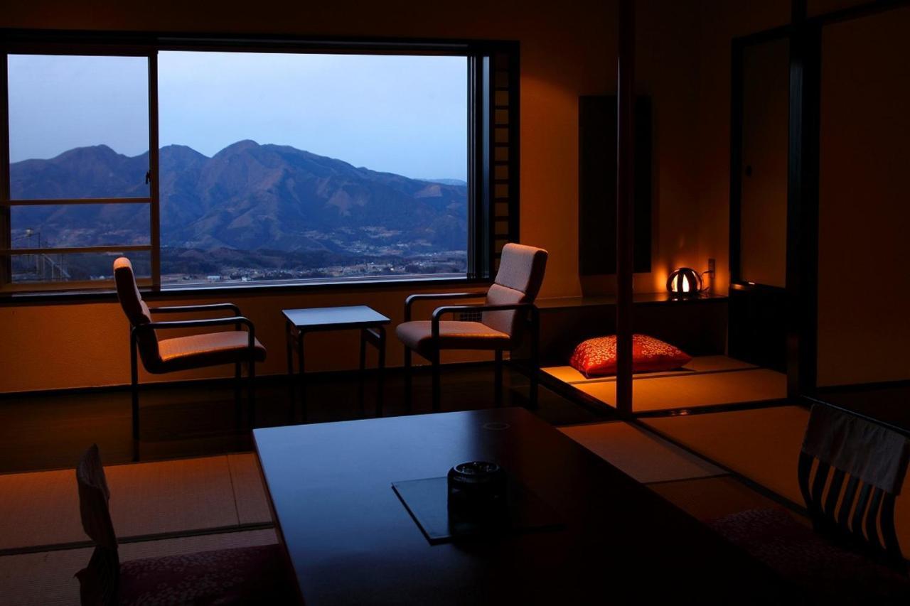 Shinki Hotel Shibukawa Bagian luar foto
