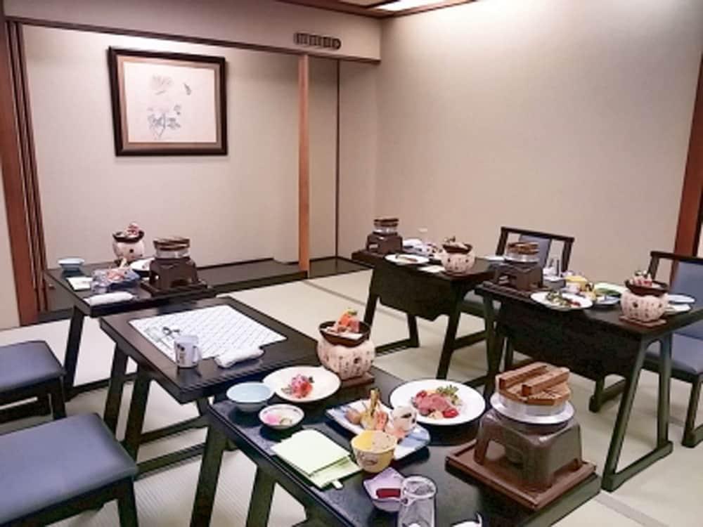 Shinki Hotel Shibukawa Bagian luar foto